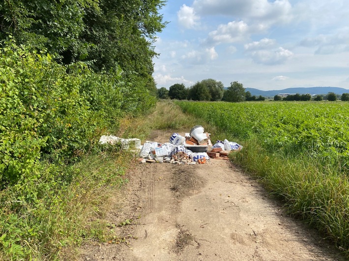 POL-NI: Illegale Müllentsorgung im Exter Feld in Rinteln