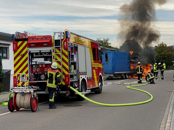 FW-OG: Fahrzeugbrand nach Auffahrunfall