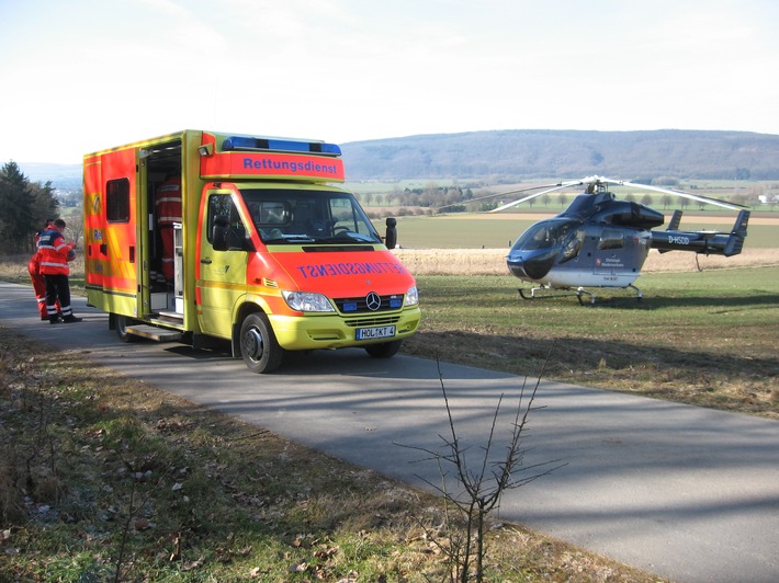 POL-HOL: 12- und 14jähriger Junge schwer verletzt: Aus Spaß wurde bitterer Ernst - Kinder stürzten von einem hinter einem Fahrzeug hergezogenen Gummireifen -