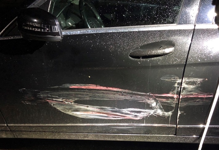 POL-PDKL: Wer hat den Mercedes beschädigt?