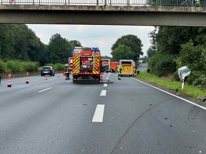 FW-MH: Verkehrsunfall auf der BAB A40 mit zwei Verletzten