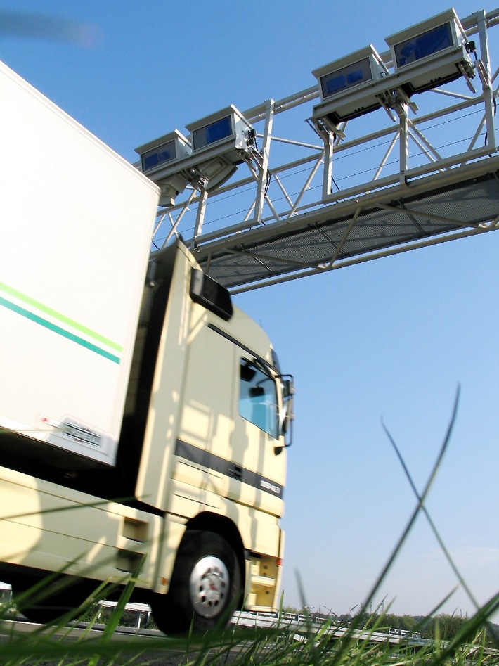HZA-AC: Polnische Spedition schuldet Maut in 48 Fällen / Aachener Zoll greift auf A 4 zu