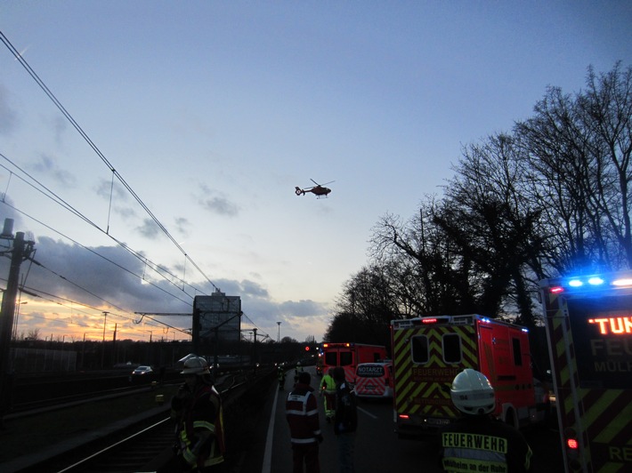 FW-MH: Schwerer Verkehrsunfall mit mehreren Verletzten auf der A40