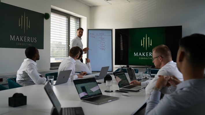 Strategische Verzahnung: Robert Schwagerus und Vinay Makker von Makerus Consulting verraten, wie Krankenversicherung und Immobilienportfolio zusammengehören