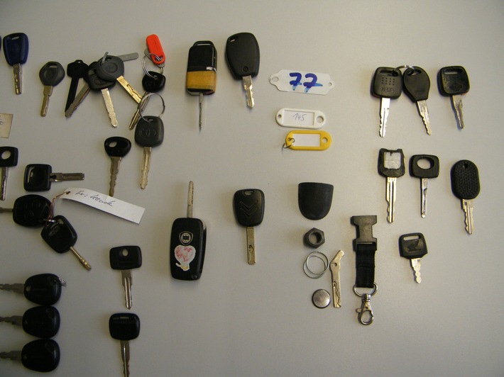POL-PB: Nach Einbruch bei Autohändler Vielzahl von Autoschlüsseln gefunden
