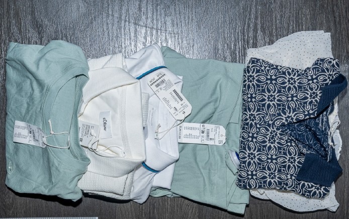 POL-CUX: Diebstähle aus Bekleidungsgeschäften - Zeugenaufruf (Foto und Bildermappe im Anhang)