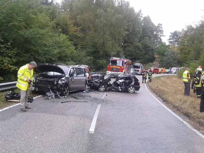 POL-PPWP: Trippstadt - Verkehrsunfall mit mehreren Schwerverletzten