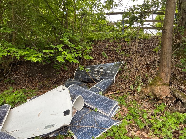 POL-HPE: Solarmodule am Edersee entsorgt - Polizei sucht Zeugen