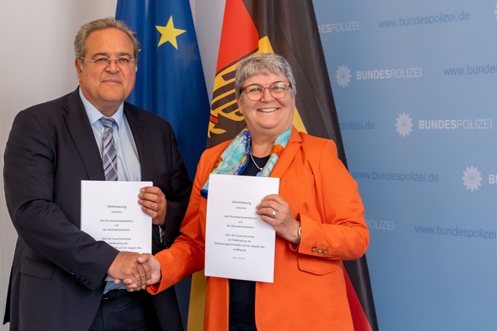 BPOLP Potsdam: Bundespolizei und Zoll unterzeichnen Vereinbarung über Zusammenarbeit zur Bekämpfung der Schleuserkriminalität und illegalen Beschäftigung