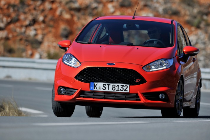 Ford Fiesta ST "Auto Bild Sportscar des Jahres" 2013 (FOTO)