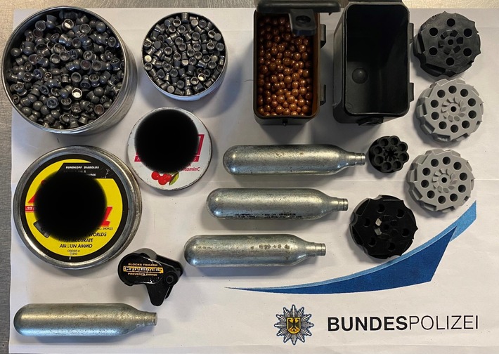 BPOL-HH: Einsatzmeldung "Person mit Schusswaffe in S-Bahn"