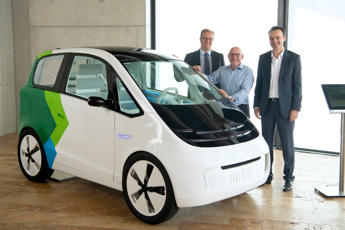 Besuch bei MAHLE: Verkehrsminister Winfried Hermann informiert sich über nachhaltige Mobilität