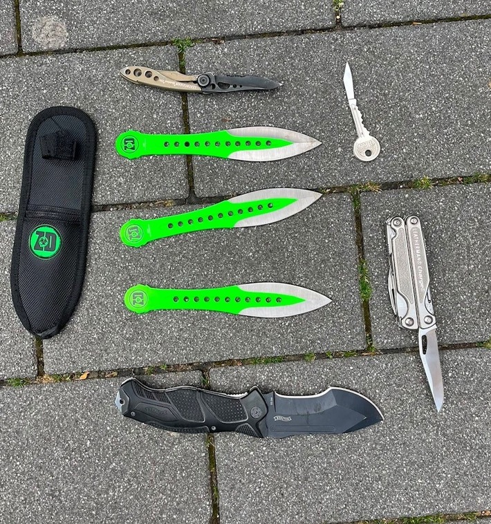 POL-HA: Verstoß gegen das Waffengesetz - 53-jähriger Mann hat Wurf- und Klappmesser dabei