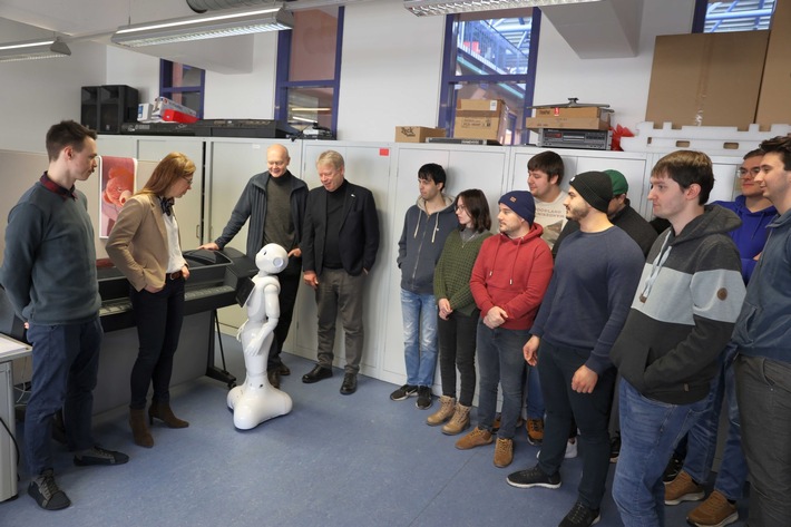 Kleiner Roboter wird Tourismusexperte