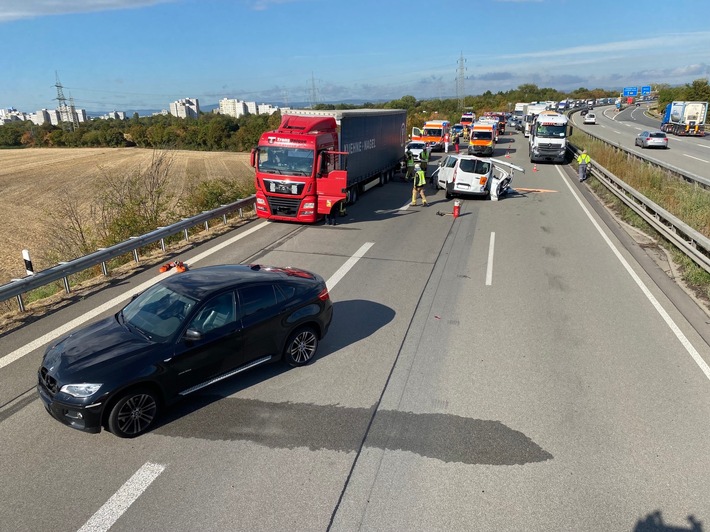 POL-PDNW: Polizeiautobahnstation Ruchheim: Unfall mit Schwerverletzten auf der A6 Anschlussstelle Ludwigshafen-Nord