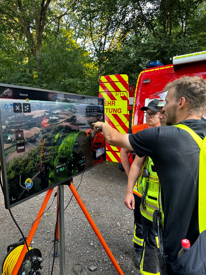 FW LK Neunkirchen: Großer Vegetationsbrand auf einer Bergehalde bei Wiebelskirchen