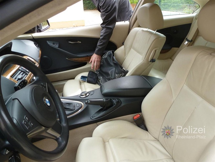 POL-PPWP: Handtasche auf dem Beifahrersitz