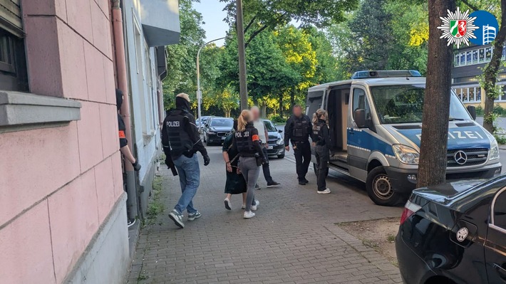 POL-OB: Klicken der Handschellen statt Klingeln der Kasse - Mehrere Festnahmen nach zeitgleichem Zugriff in Deutschland und Bulgarien