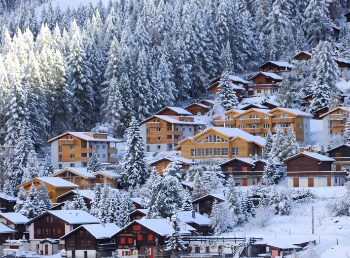 Wiedereröffnung des Reka-Feriendorfs Zinal / Reka und Mammut - eine innovative Partnerschaft für den Schweizer Tourismus