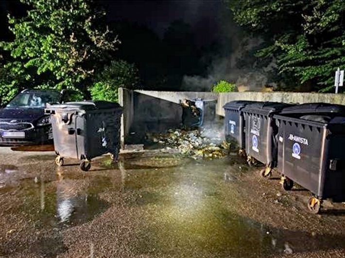 POL-ME: Müllcontainer in Brand gesetzt - Polizei ermittelt - 2505105