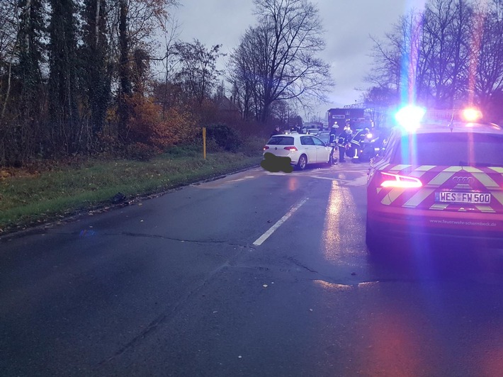 FW-Schermbeck: Auslaufende Betriebsmittel nach Verkehrsunfall