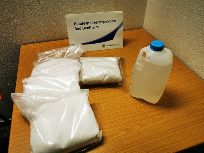 BPOL-BadBentheim: 4 Kilo Crystal Meth und 2,5 Liter flüssiges Amphetamin durch Bundespolizei beschlagnahmt