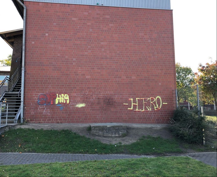 POL-COE: Coesfeld, Am Wietkamp/ Wand der Kreuzschule beschmiert