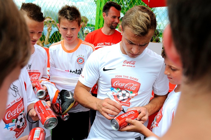 Salatic und Schönbächler kommen ans Fussball Festival / Attraktives Rahmenprogramm am Final-Wochenende der Coca-Cola Junior League (BILD)