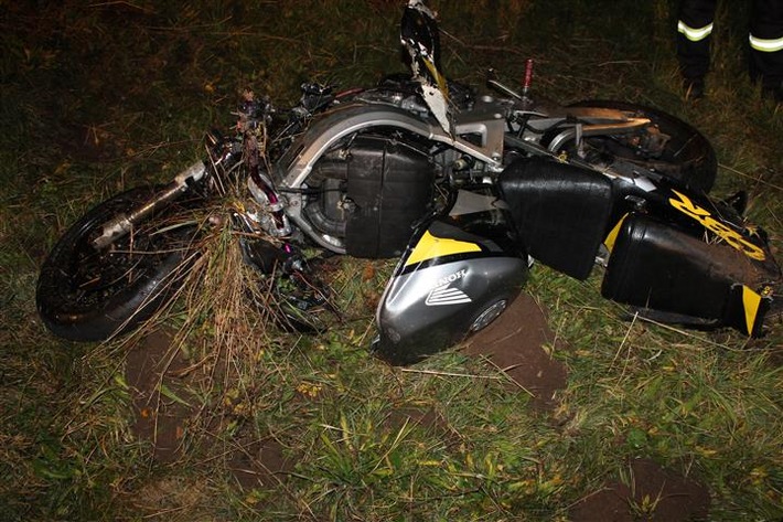 POL-PDMT: Schwerer Verkehrsunfall mit Motorradfahrer