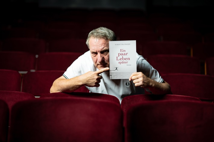 Schauspieler und Kabarettist Robert Palfrader legt seinen ersten Roman vor/ Ein famoser Ausflug ins literarische Genre, ausdrucksstark und atmosphärisch