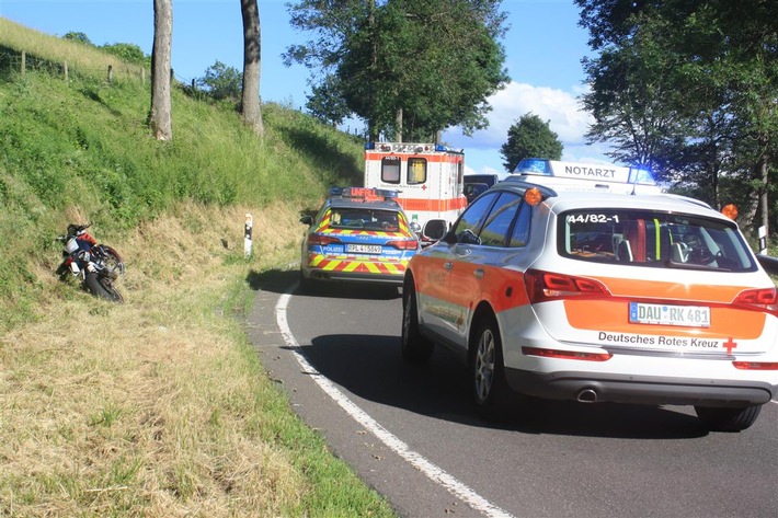 POL-PDWIL: Leichtkraftradfahrer bei Unfall schwer verletzt