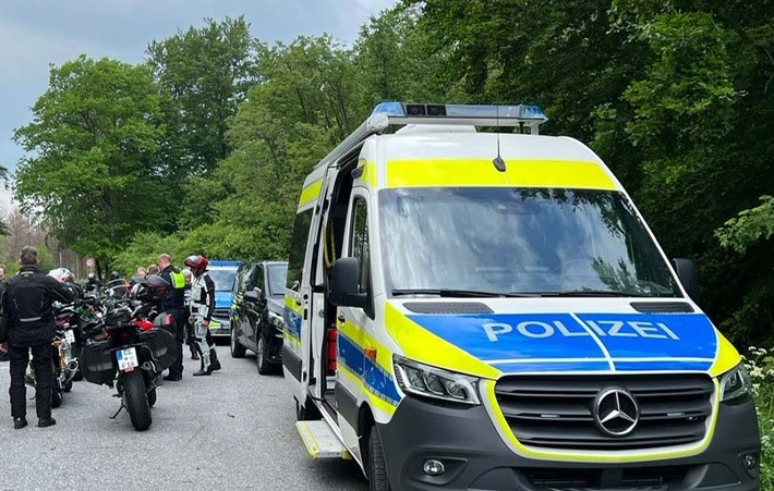 POL-PB: 47 Verkehrsverstöße bei gemeinsamer Polizeikontrolle auf der Bollerbornstraße festgestellt