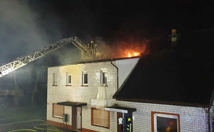 POL-MI: Mehrfamilienhaus wird durch Brand unbewohnbar