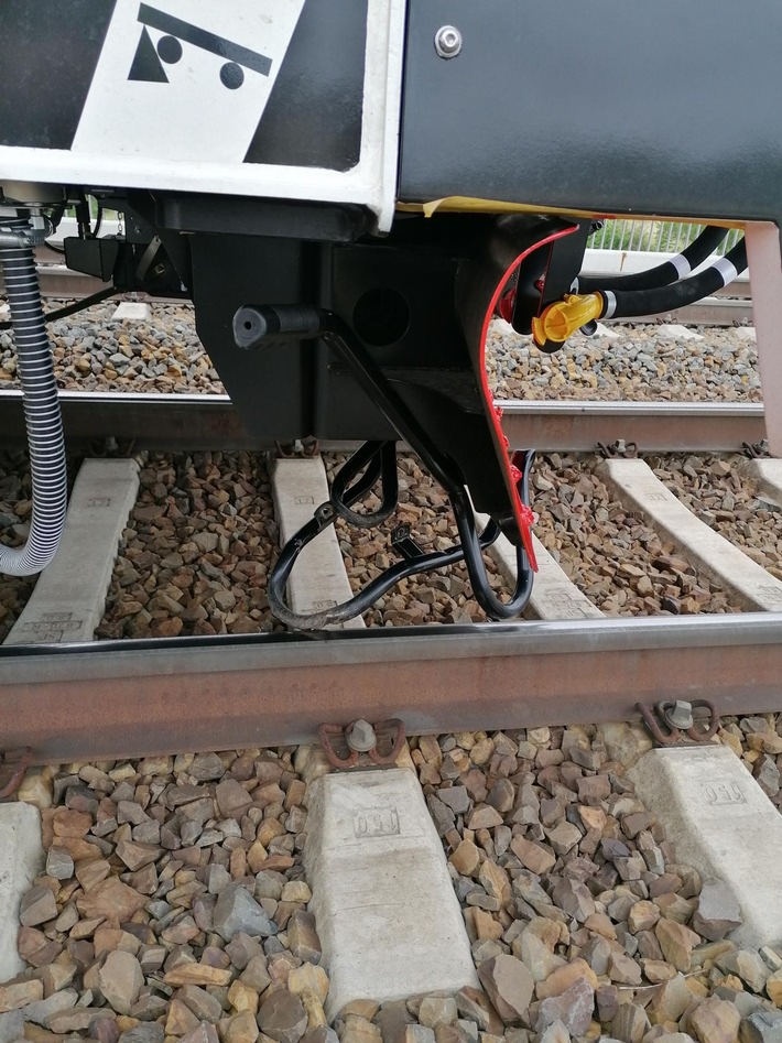 BPOLI MD: Schubkarre im Gleis - Beschädigter Güterzug - Zeugenaufruf