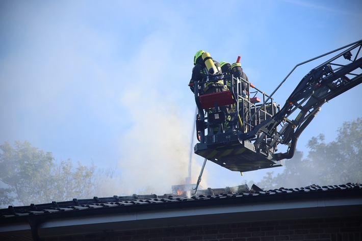 FW-SE: Dachstuhlbrand eines Einfamilienhauses