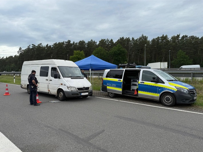 POL-RZ: Polizei kontrolliert auf der A24 - Zahlreiche Ordnungswidrigkeiten und Straftaten festgestellt