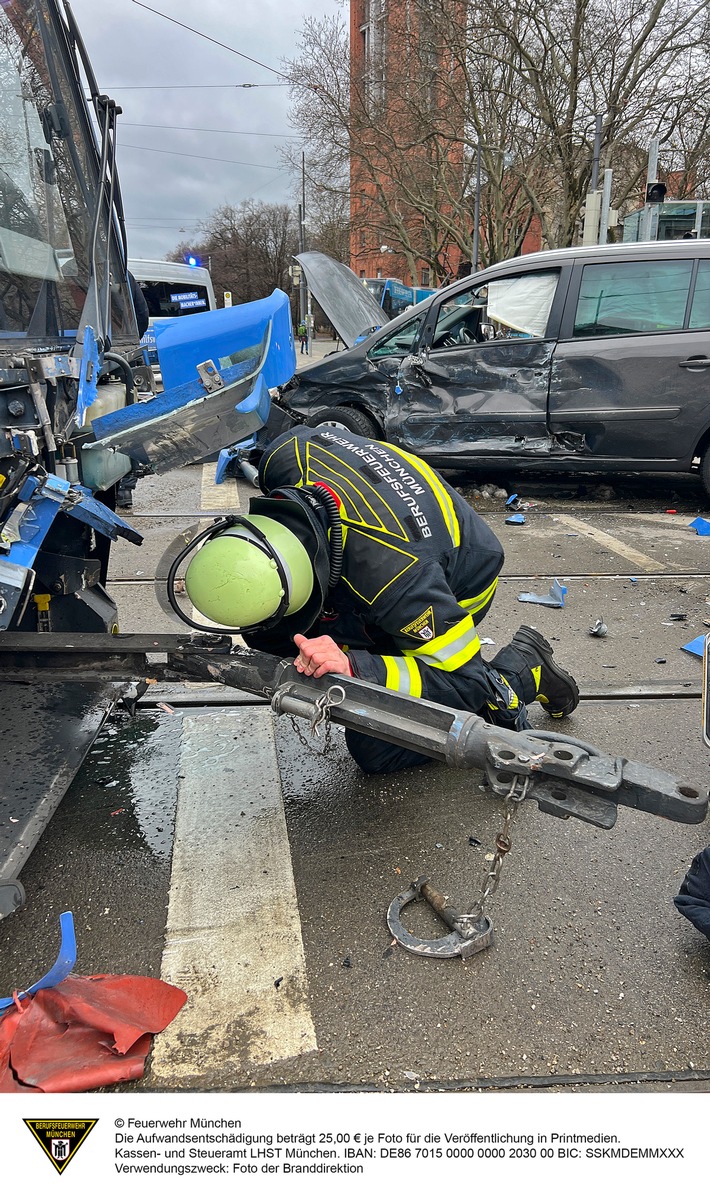 FW-M: Unfall mit Tram endet glimpflich (Ludwigsvorstadt)
