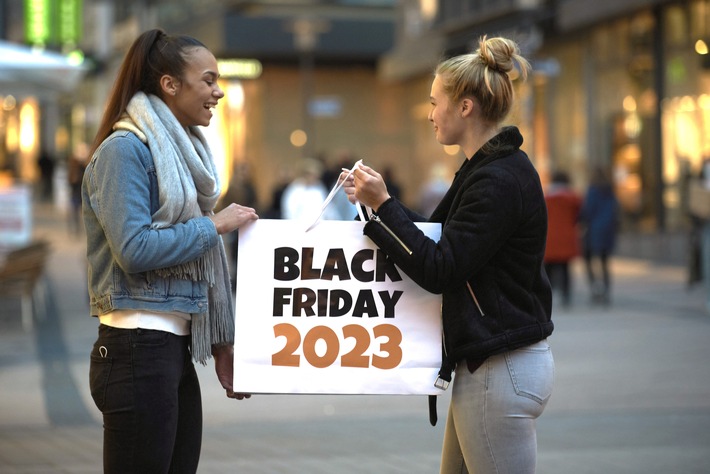 So lief der Black Friday 2023: Schnäppchenjäger kauften spät und wieder mehr offline in den Geschäften