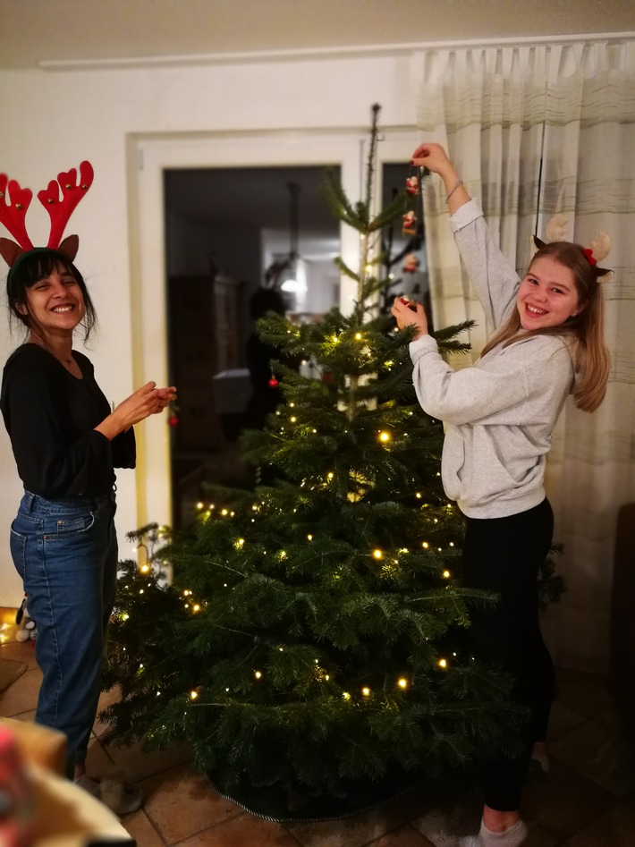 Interkultureller Austausch unter dem Weihnachtsbaum / Ein zweiwöchiger Austausch für internationale Studierende und Gastfamilien
