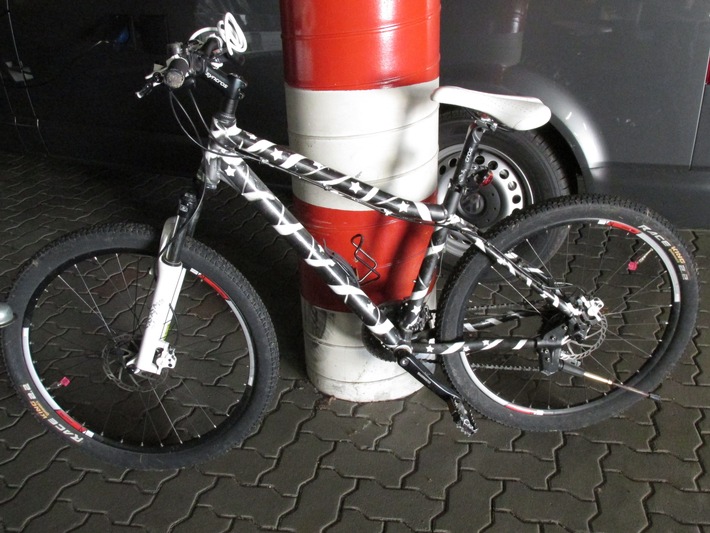 POL-HOL: Nach Vollstreckung eines Haftbefehls Fahrrad sichergestellt: Eigentümer eines hochwertigen Mountainbikes gesucht - Sachlage lässt auf Diebstahl schließen -