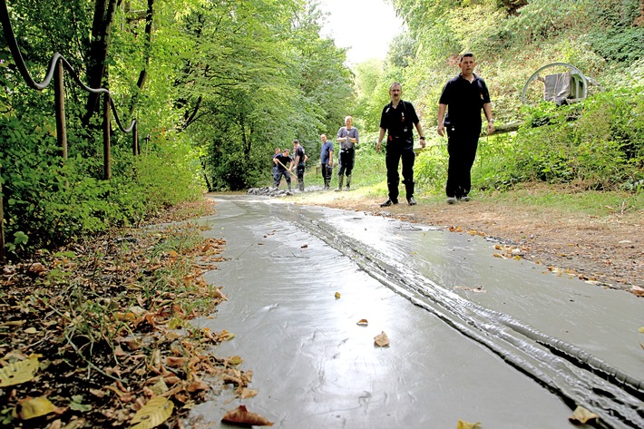 FW-E: 10 Kubikmeter flüssiger Beton ausgetreten, Stauseebogen in Essen-Heisingen gesperrt