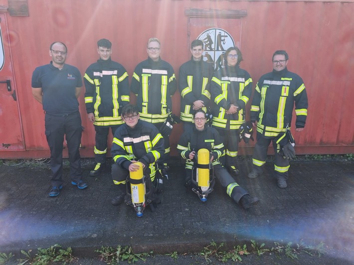 FW-OE: Sieben neu Atemschutzgeräteträger für die Feuerwehr Kirchhundem