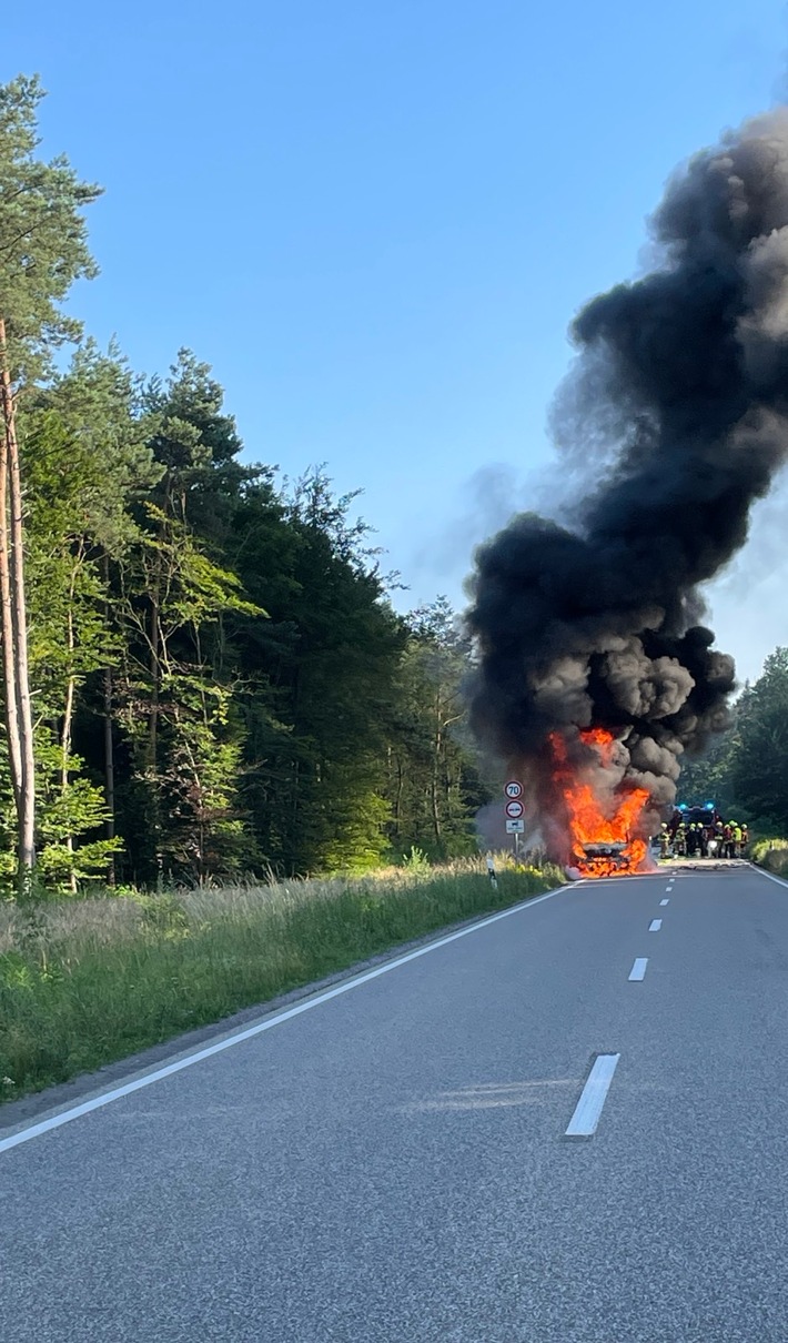 POL-PDLD: LKW Brand auf der Bienwald B 9 Höhe Büchelberg / Vollsperrung