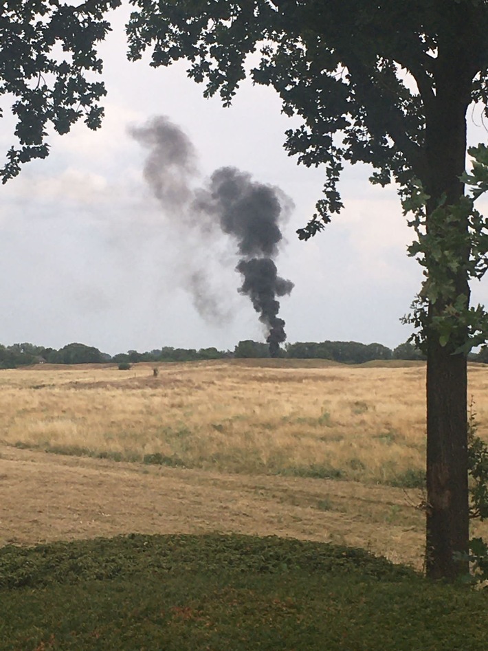 Feuerwehr Kalkar: Brand einer Ballenpresse