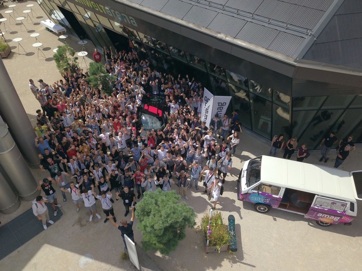 Foto: i partecipanti all'AMAG Welcome Camp 2018. Testo complementare con ots e su www.presseportal.ch/fr/nr/100001252?langid=4 / L' utilizzo di quest'immagine è gratuito per scopi redazionali. Pubblicazione sotto indicazione di fonte: foto-welcome-camp-2018.jpg