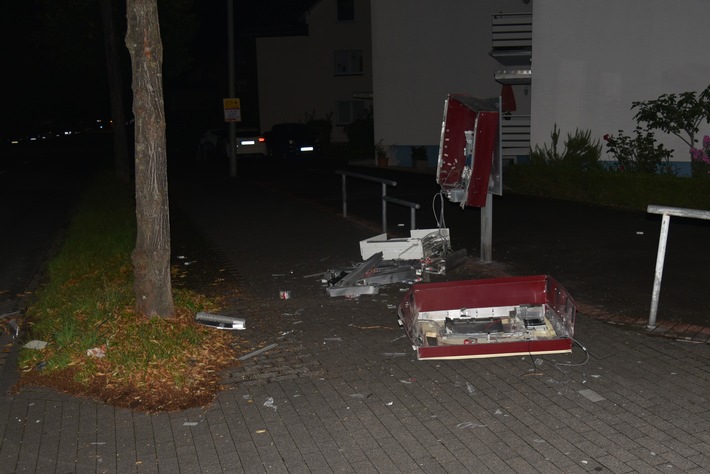 POL-PB: Zigarettenautomat nachts gesprengt