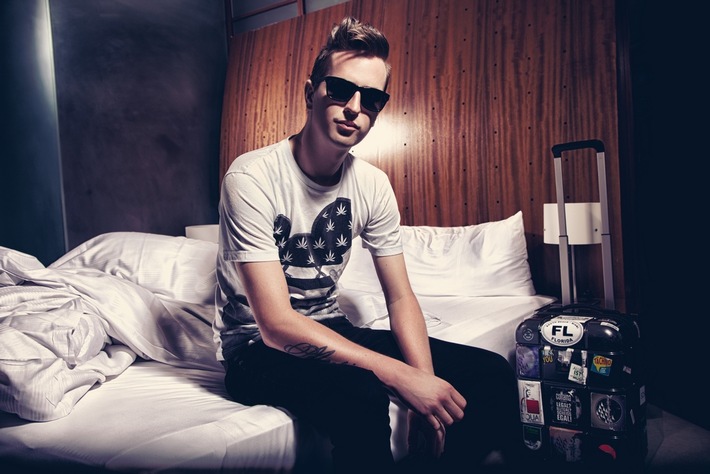 ROBIN SCHULZ entert mit dem Remix zu Lilly Wood & The Pricks "Prayer in C" die Top 1 der Single-Charts! (FOTO)