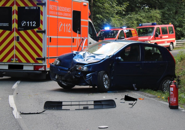 POL-MI: Pkw kollidiert mit Löschfahrzeug