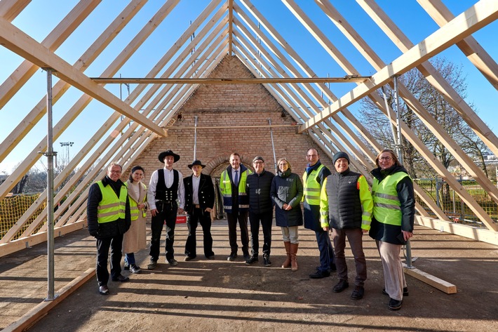 Aus Tradition wächst Zukunft: Die Landesgartenschau Neuss 2026 feiert Richtfest am Hammfeldhof