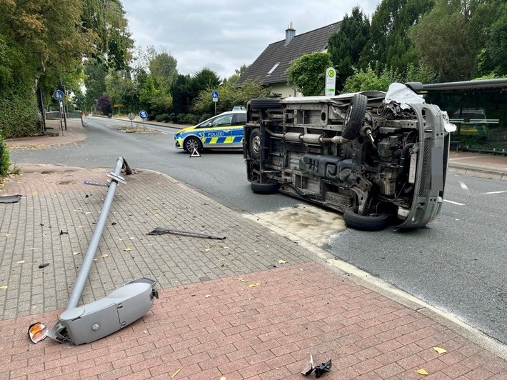 POL-BO: Alkoholisierter Autofahrer fährt Straßenlaterne um und flüchtet zu Fuß